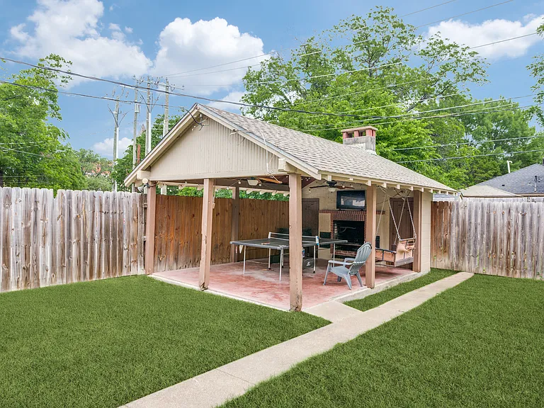 3115 Odessa Ave — Photo 2