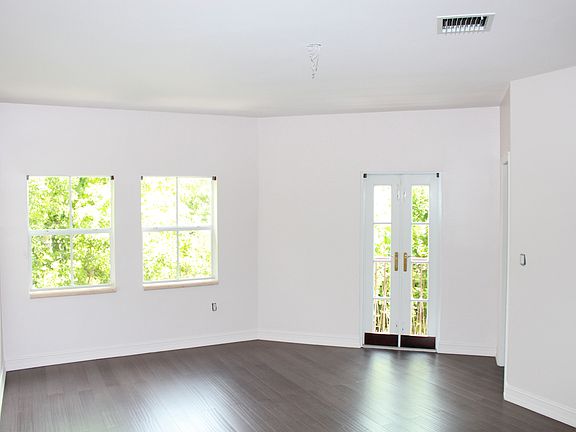 3rd image of 18470 NE 30th Ave #18470