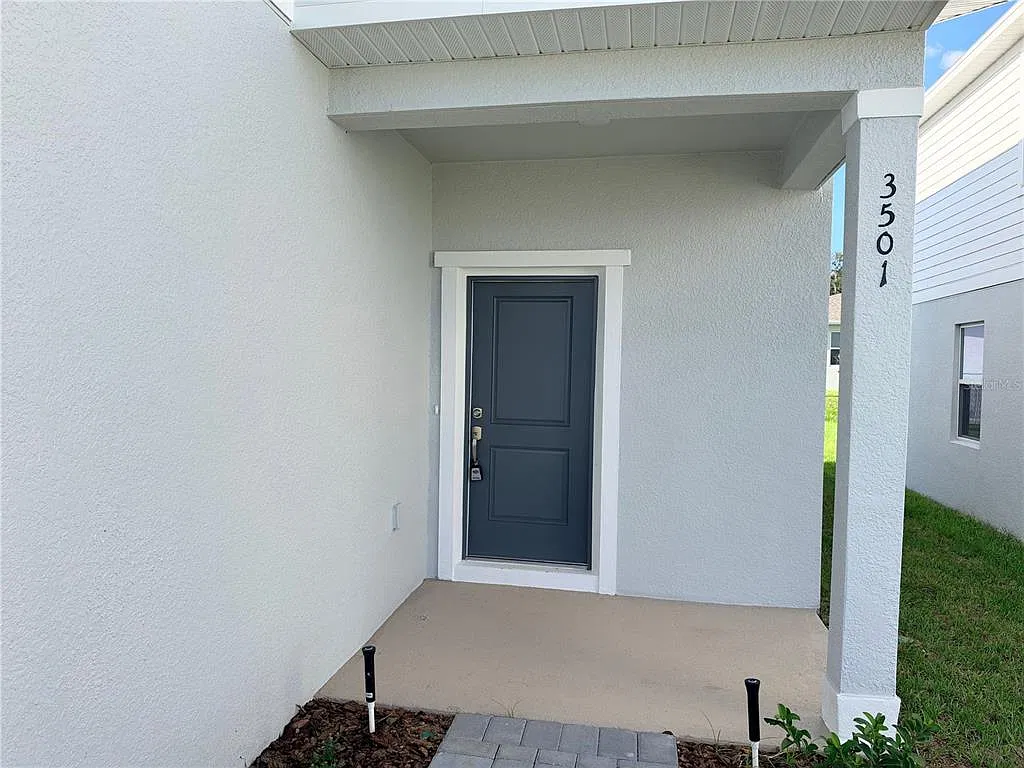 4 bed, 2.5 bath, 1876 sqft, $2,490 — Photo 3