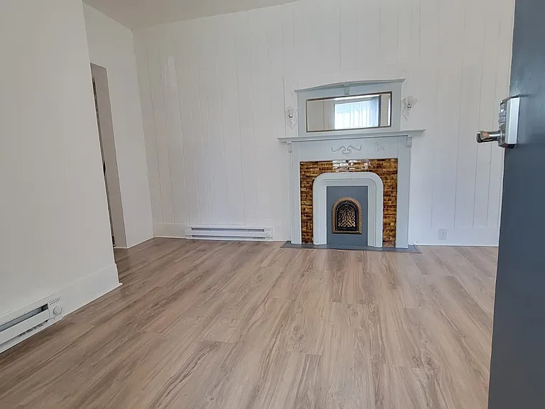 1405 Linden St #1 — Photo 2