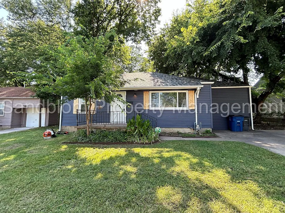 1324 S Erie Ave