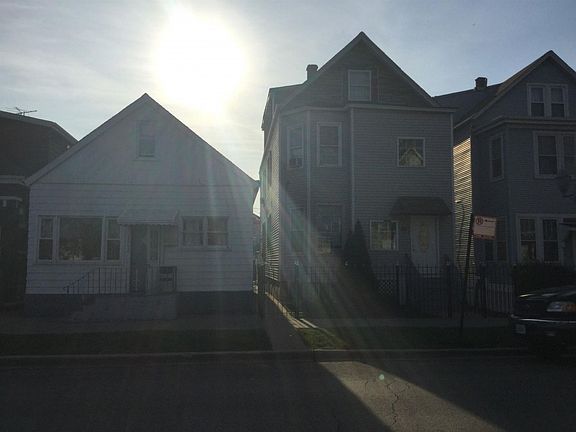 3rd image of 3952 S Rockwell St