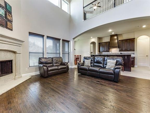 3rd image of 981 Sagebrush Dr