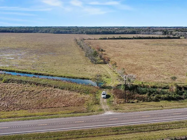 12 Fm 562, Anahuac, TX 77514