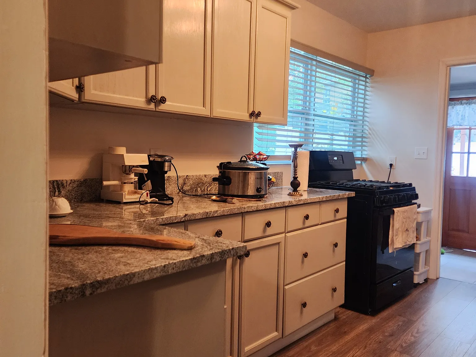 1 bed, 900 sqft, $2,395 — Photo 4