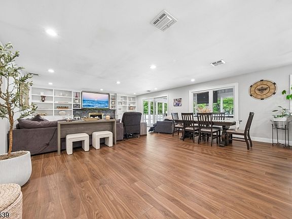 3rd image of 41 Carlos Dr
