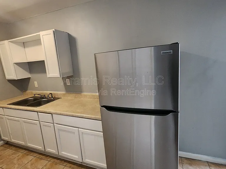 248 Rosser St SW — Photo 5