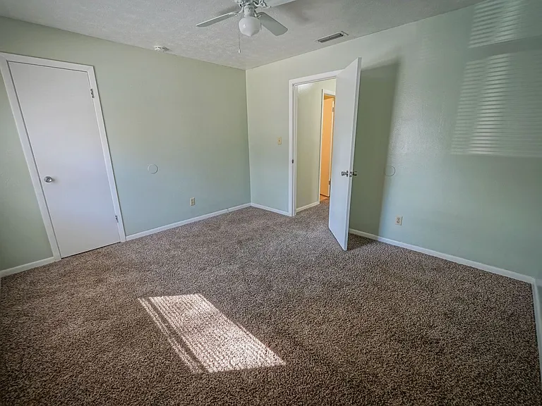 2304 Hartsfield Ct #B — Photo 13