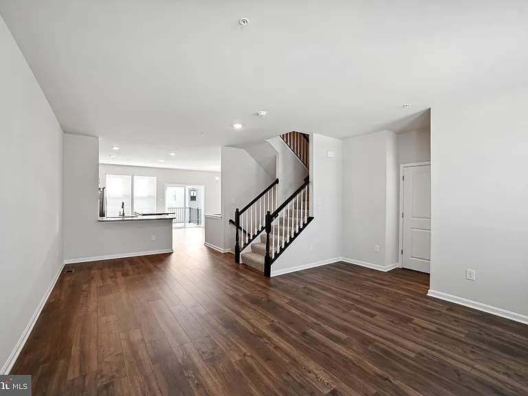 858 Amity St — Photo 13