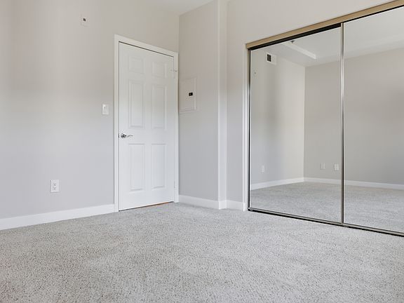 5th image of 4263 Willis Ave #105
