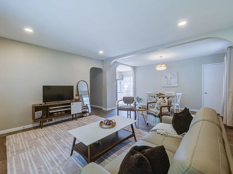 1170 Margaret Ln — Photo 6