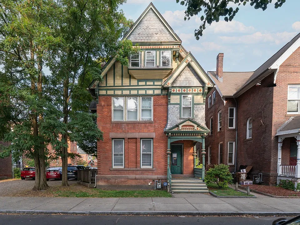 16 Lynwood Pl