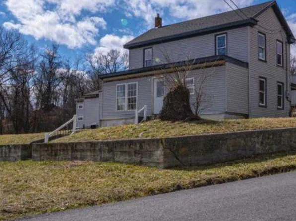 1354 Loop Rd, Gerrardstown, WV 25420