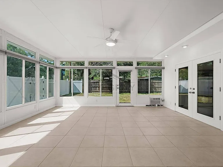 3315 W Beaumont St — Photo 32