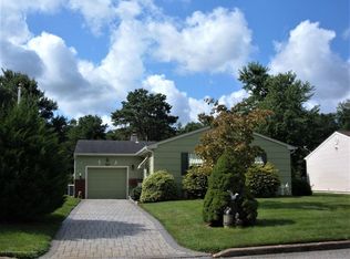 1051 Edgebrook Dr E, Toms River, NJ