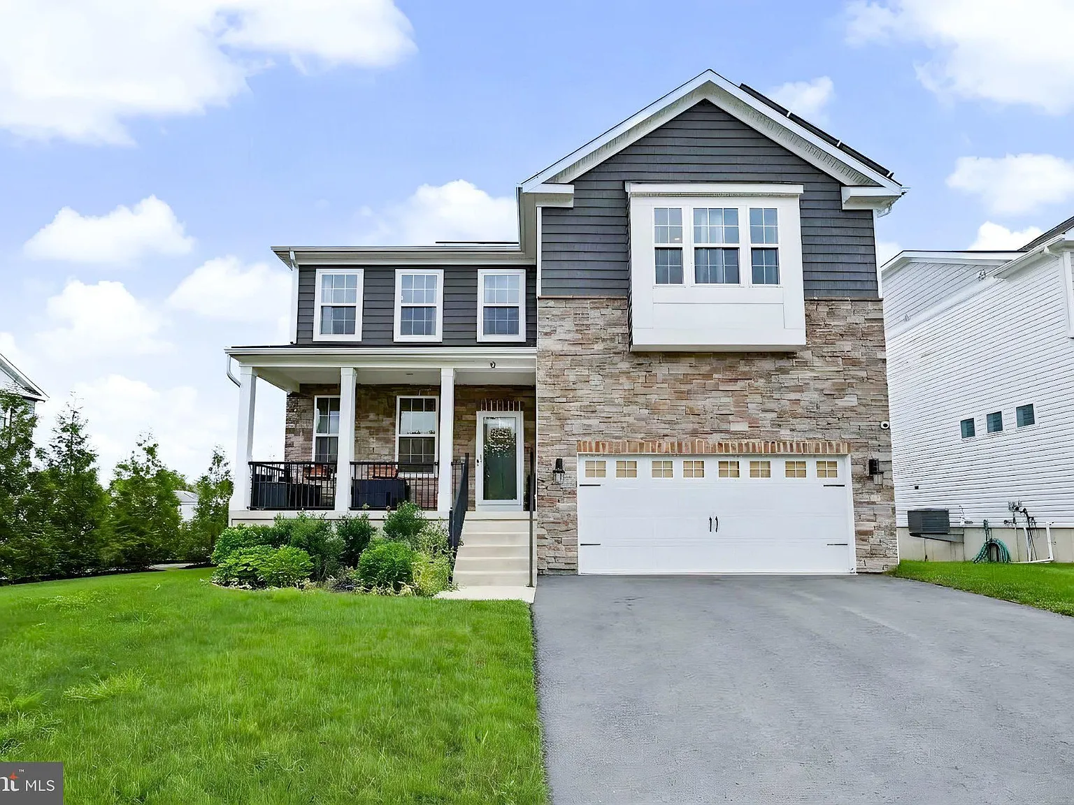 4 bed, 4.0 bath, 3151 sqft, $5,000 — Photo 2