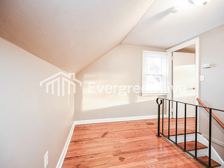 6951 Gloria Dr — Photo 7