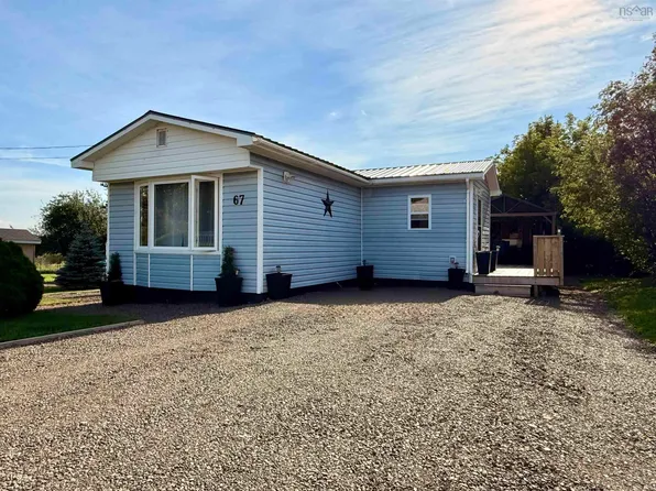67 Pleasant St, Springhill, NS B0M 1X0