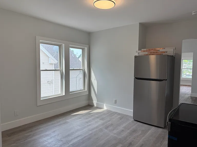 6 Holmes St #2 — Photo 3