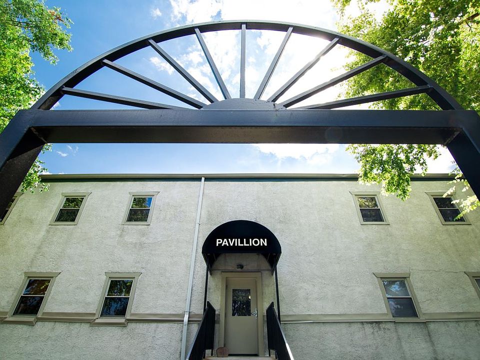 Pavilion Place Entrance