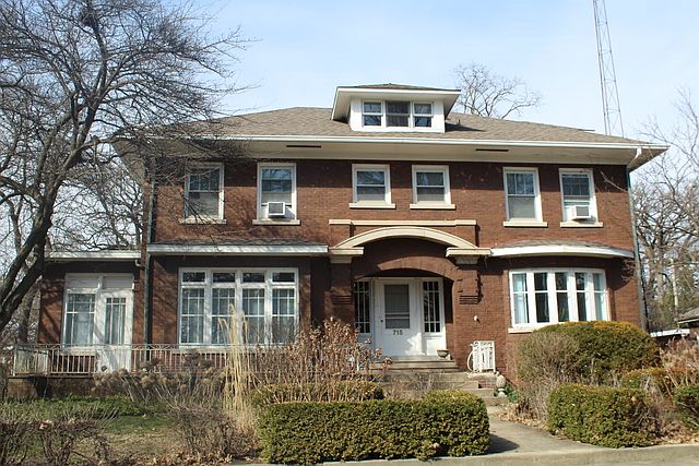 2nd image of 715 Park Pl
