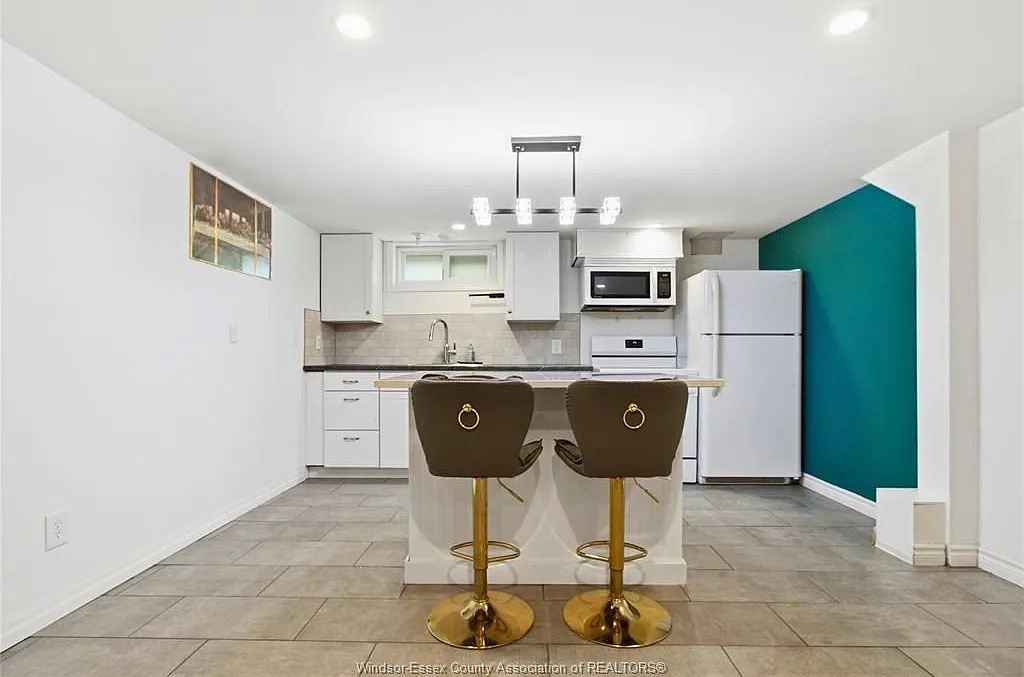 3 bed, $1,850 — Photo 2