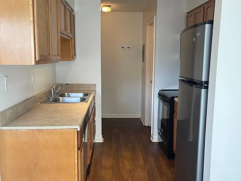 257 University Dr #2 — Photo 5