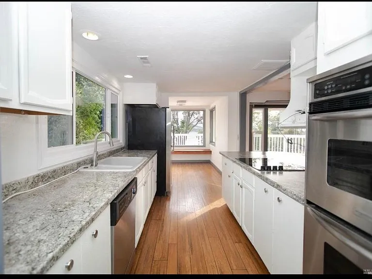Glenhaven Dr — Photo 11