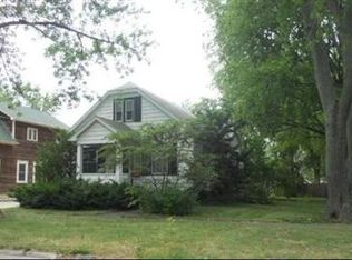 114 W Adams Ave, Watseka, IL 60970