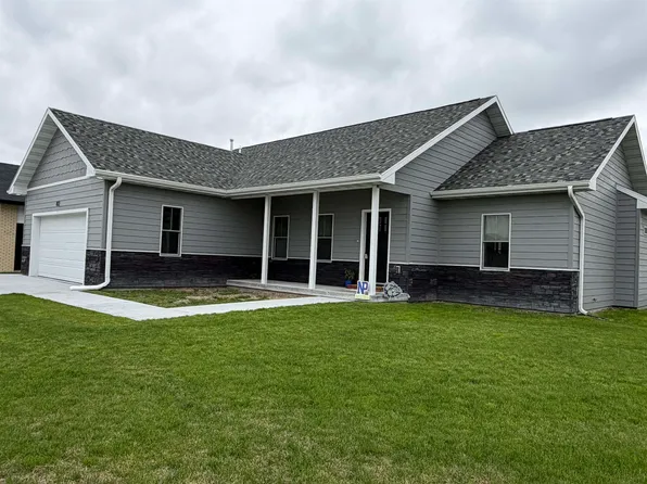 812 Mockingbird Dr, North Platte, NE 69101