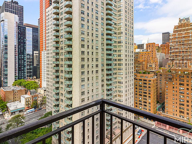 330 E 39th St #21D — Photo 2