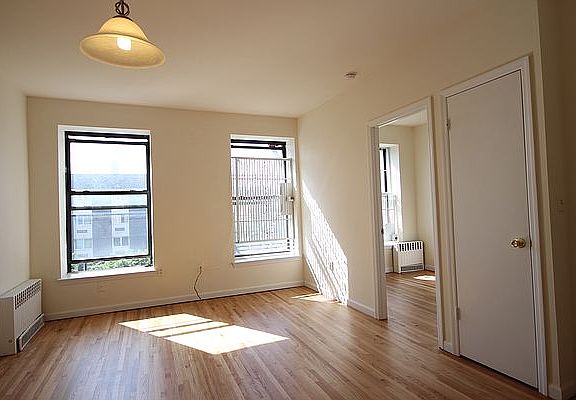 3rd image of 460 W 50th St APT 3C