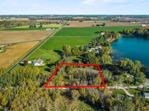 9422 S Lake Rd, Manitowoc, WI 54220