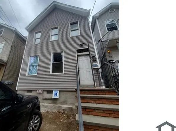 182 1st St #1, Newark, NJ 07107