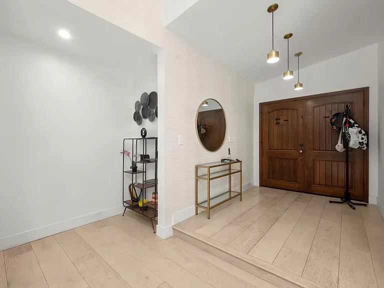 5433 Royer Ave — Photo 18