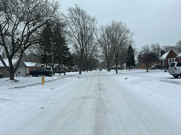 4th image of 18059 Collinson Ave