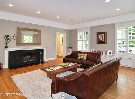 4th image of 1013 Erie St