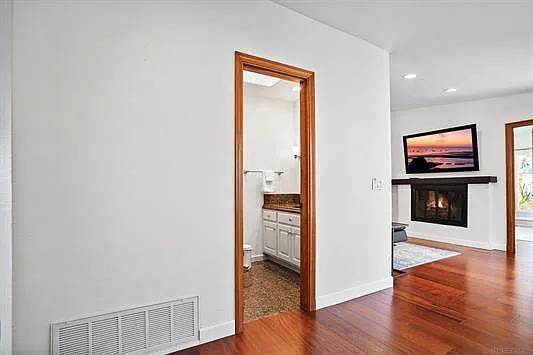 900 Highland Dr — Photo 15