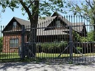 621 E Debbie Ln, Mansfield, TX 76063