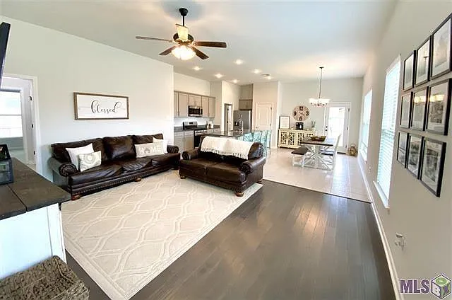3 bed, 1659 sqft, $2,000 — Photo 3