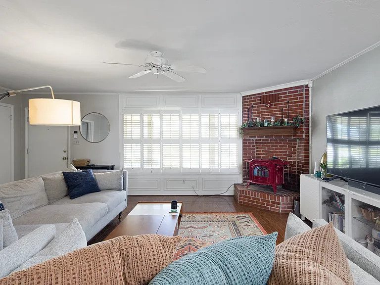 1719 Westminster Pl — Photo 2