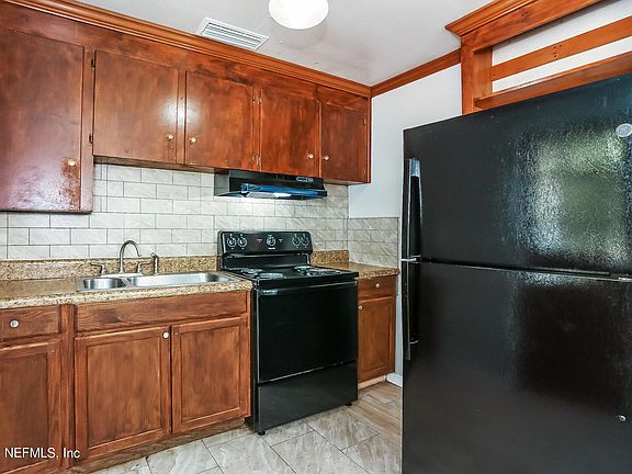3rd image of 5019 CAMPENELLA Drive