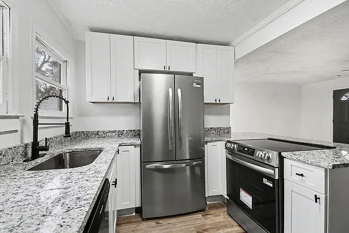 2160 Dowdell Dr — Photo 10