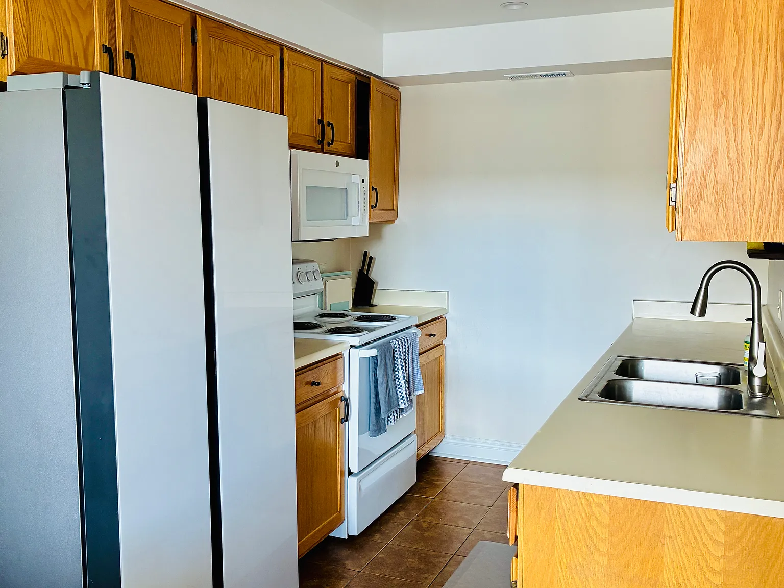 2 bed, 788 sqft, $2,400 — Photo 2
