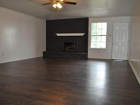 2nd image of 2302 Williams St