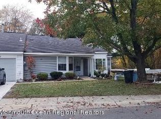 1202B Thornbury Ln, Manchester, NJ 08759