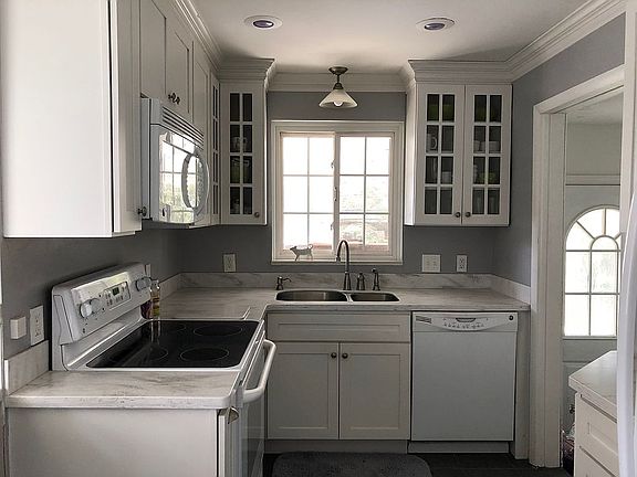 4th image of 29116 Evergreen St