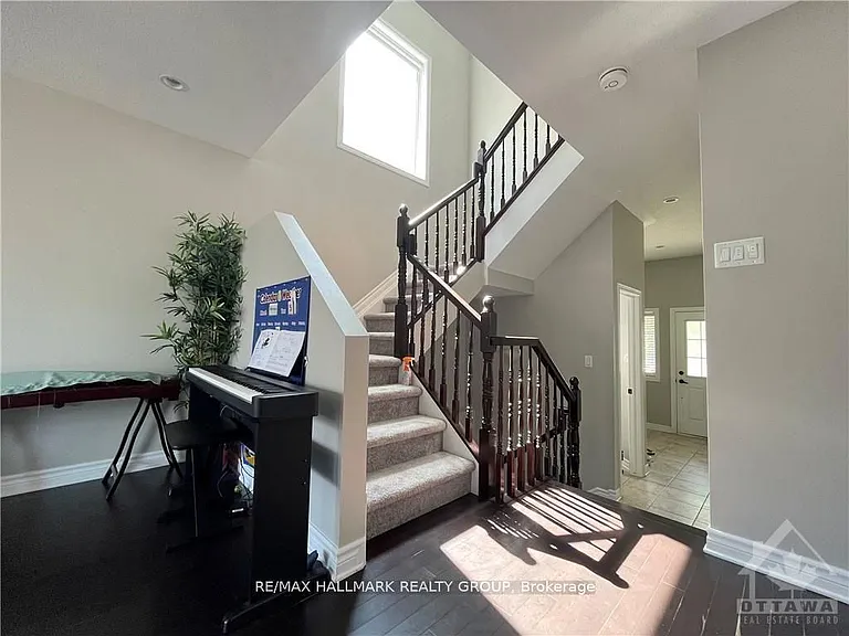 110 Garrity Cres — Photo 9