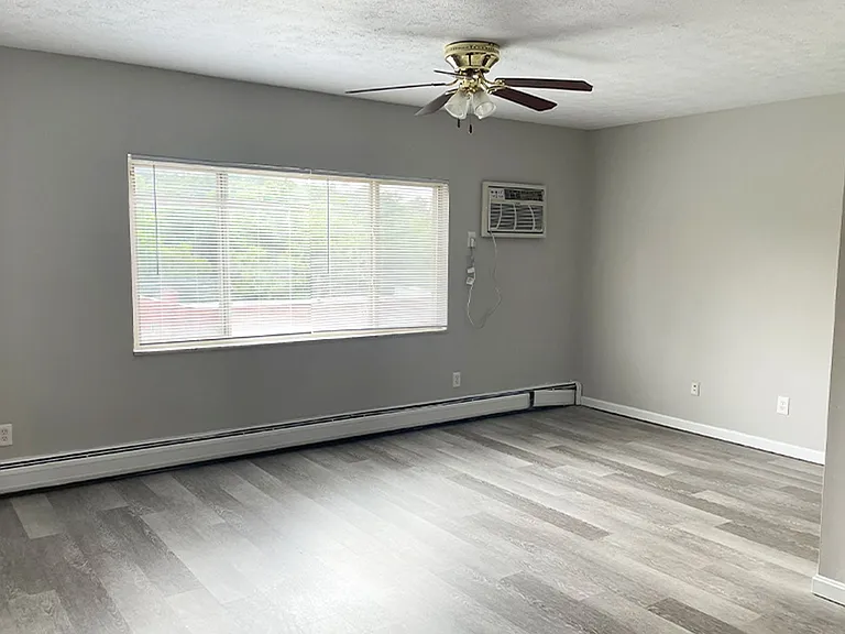 550 Lowell Ave — Photo 17