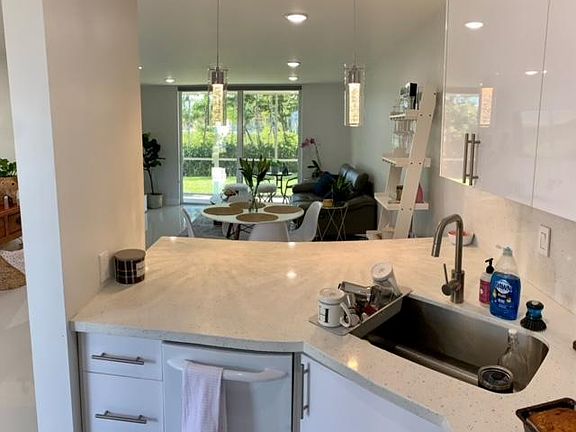 5th image of 2929 Point East Dr
